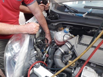 aer conditionat auto montam bateria de manometre .jpg