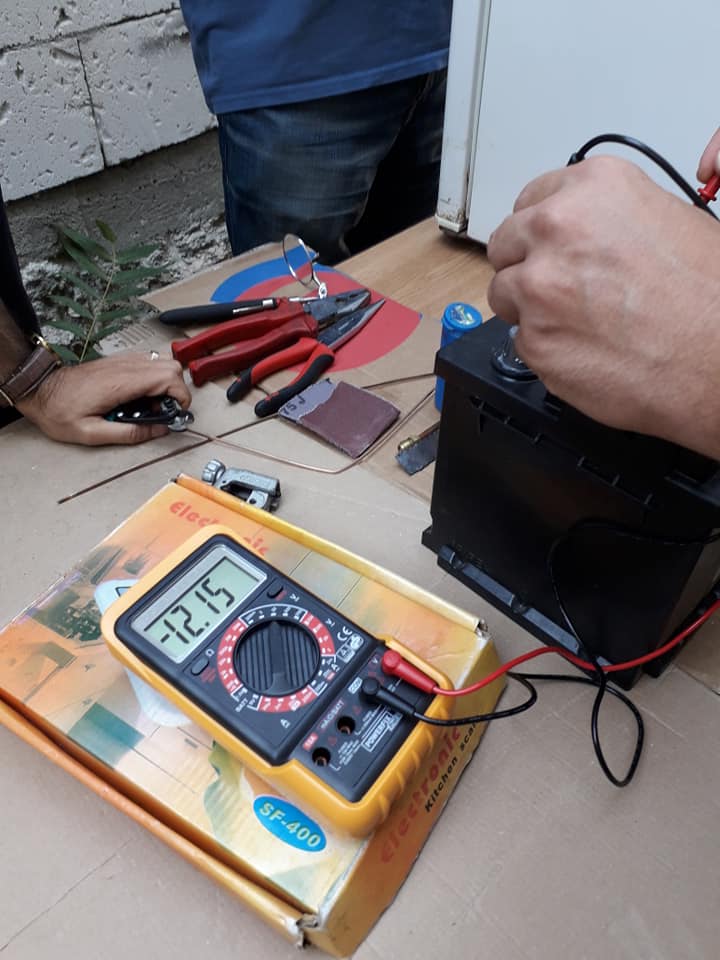 Masuram curentul continuu cu aparatul de masura .jpg