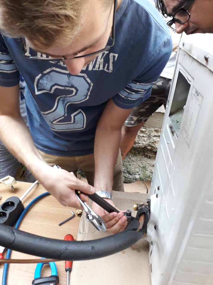 Alex face primul aer conditionat 12000btu.jpg