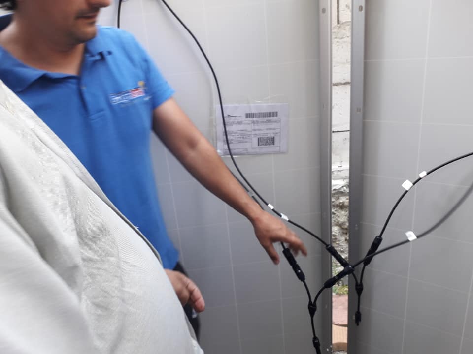 legare panouri fotovoltaice in paralel .jpg