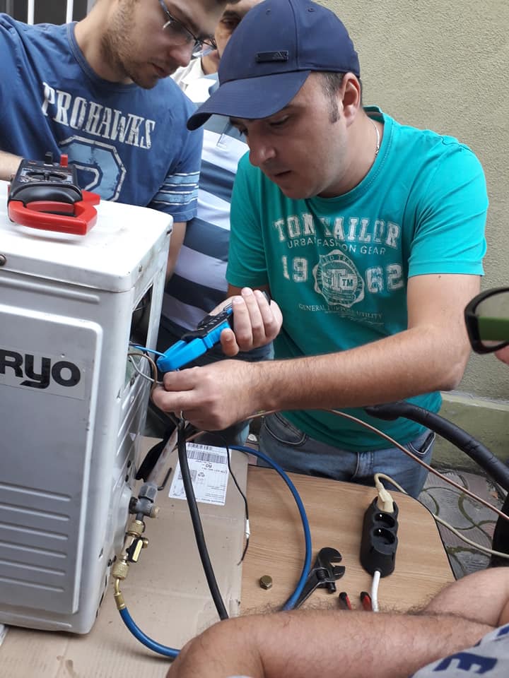 externa aer conditionat , curatare condensator .jpg