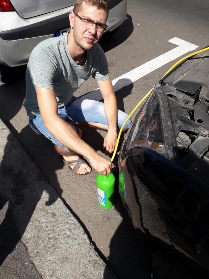 completare freon R134 Aer conditionat auto.jpg