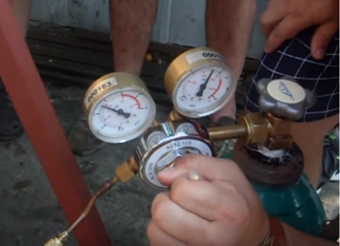 30 bari proba de presiune aer conditionat 18000 btu.jpg