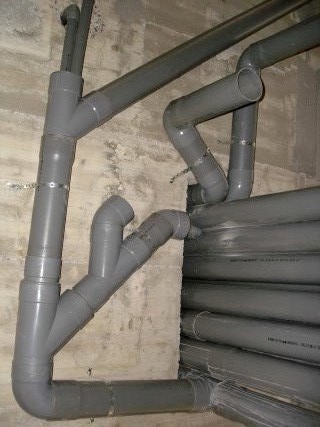 Plasa de tevi de canaliyare intoarsa pe dos %29.jpg