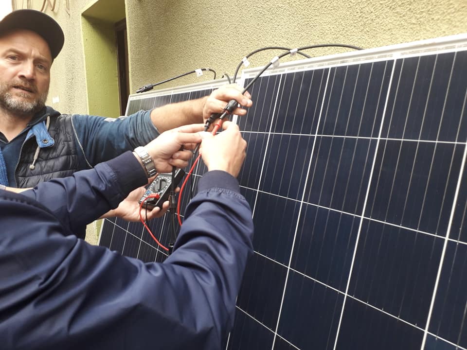 tensiunea la bornele unui panou fotovoltaic P=300W.jpg