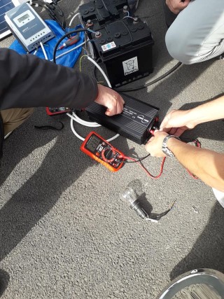 tensiunea la iesirea din inverter U=233V (Mobile).jpg