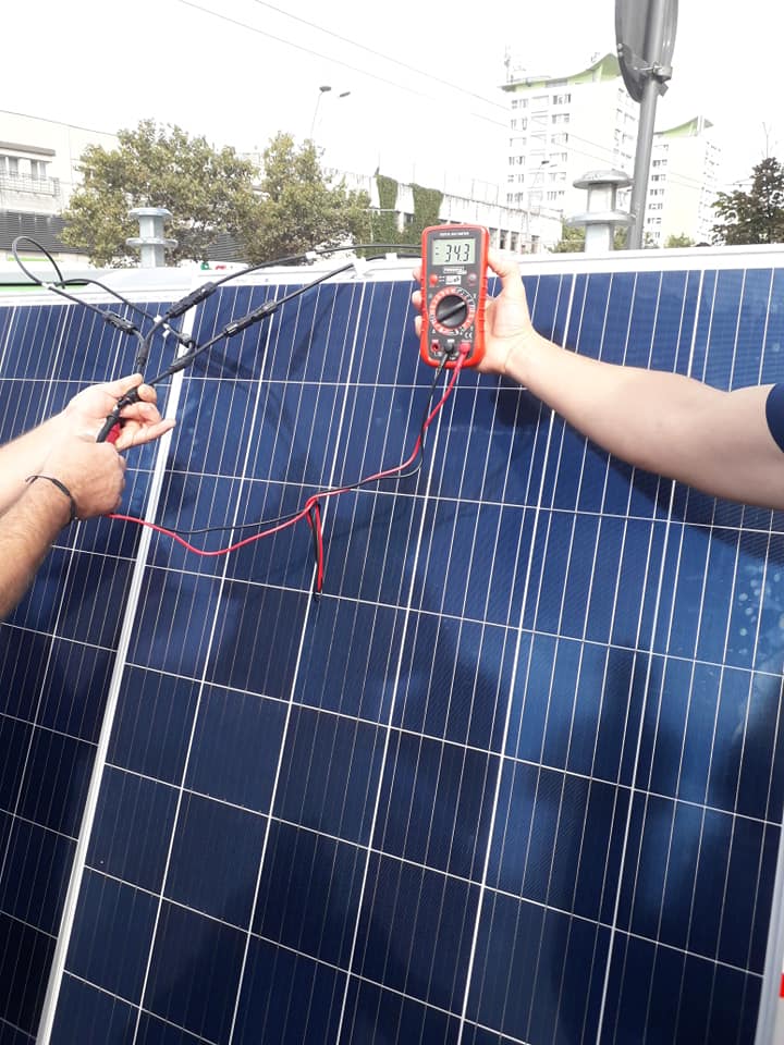 cu grupa de electricieni masuram un sistem fotovoltaic .jpg