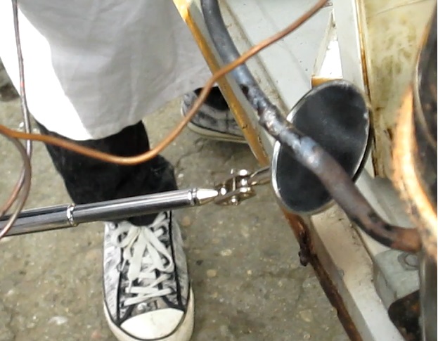 verificare cu oglinda argintare aspiratie compresor.jpg