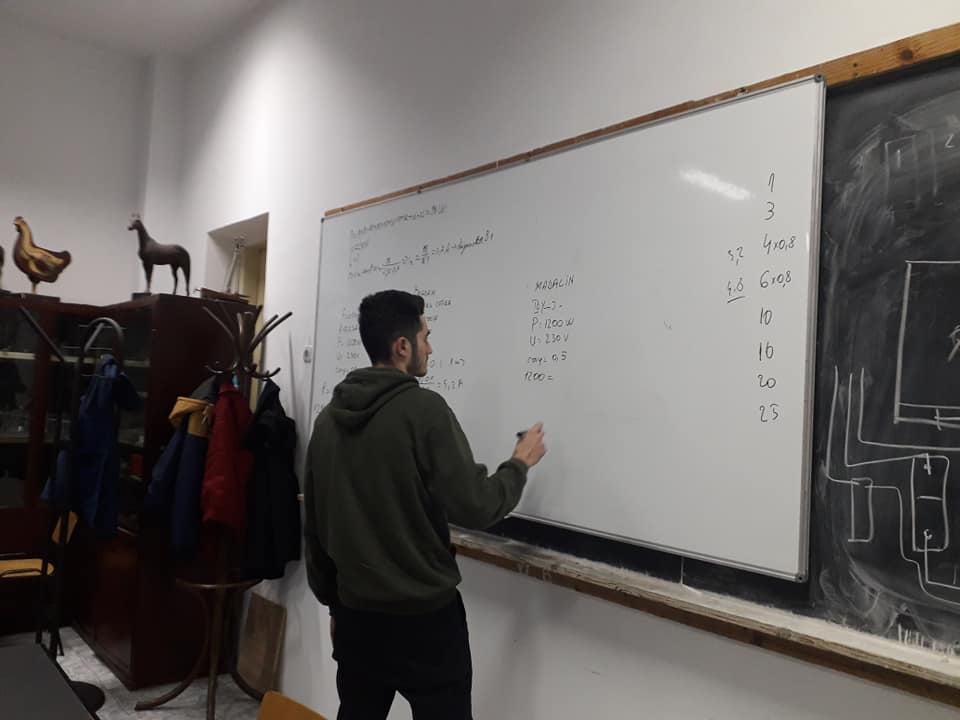 circuit de lumina cu 8 locuri de lampa , monofayat .jpg