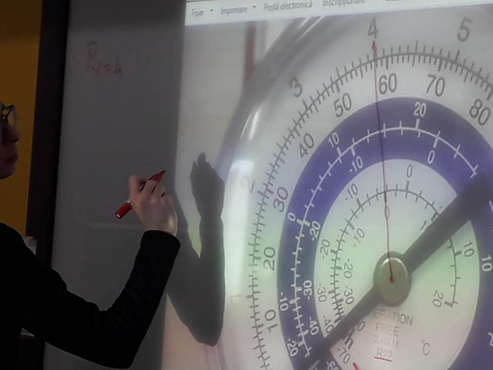 Eugen la tabla presiunea de vaporiyare este 4 bari temperatura de vaporiyare este 0C freon R22.jpg