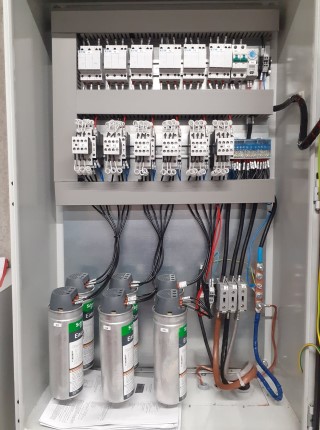 TABLOU ELECTRIC CU BATERIE DE CONDENSATOARE PENTRU IMBUNATATIREA FACTORULUI DE PUTERE .jpg