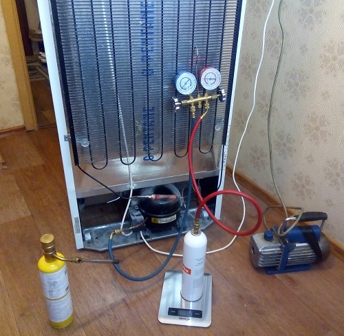 Incarcare cu freon R600A.jpg