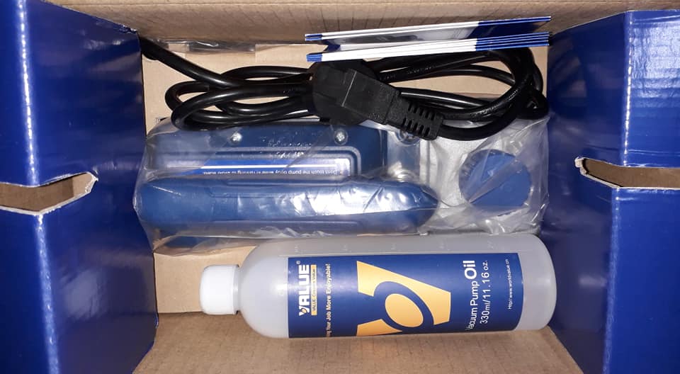 Pompa vacuum in cutie.jpg