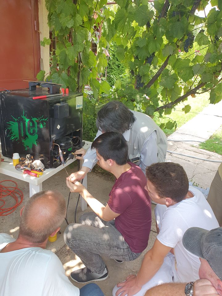 reparatie masina frigorifica freon r134a.jpg