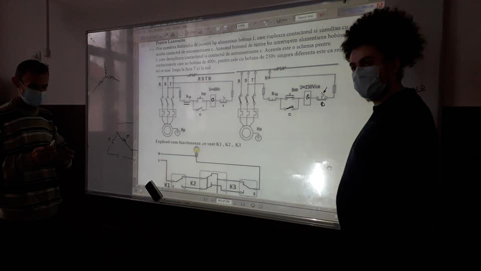 contactor cu bobina de 230V.jpg