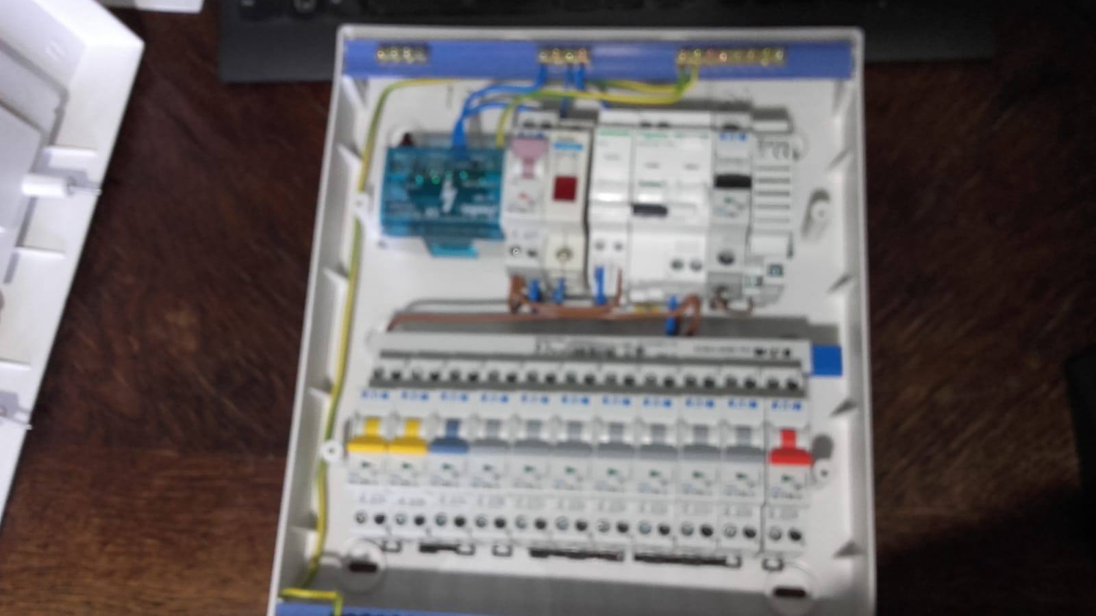 tablou electric cu senzor de supratensiune U=230V.jpg