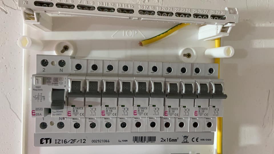 tablou de lumina si prize disjunctoare curba B.jpg