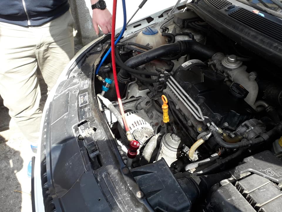 Aer conditionat auto masuram presiunile.jpg