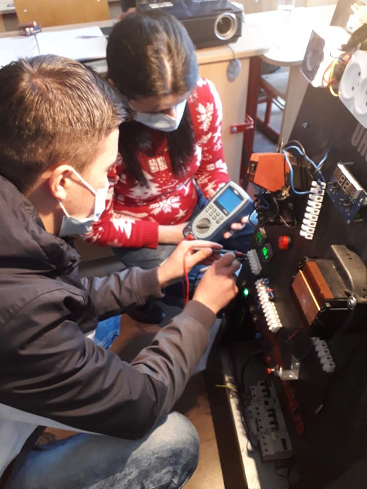 practica la panoul electric.jpg