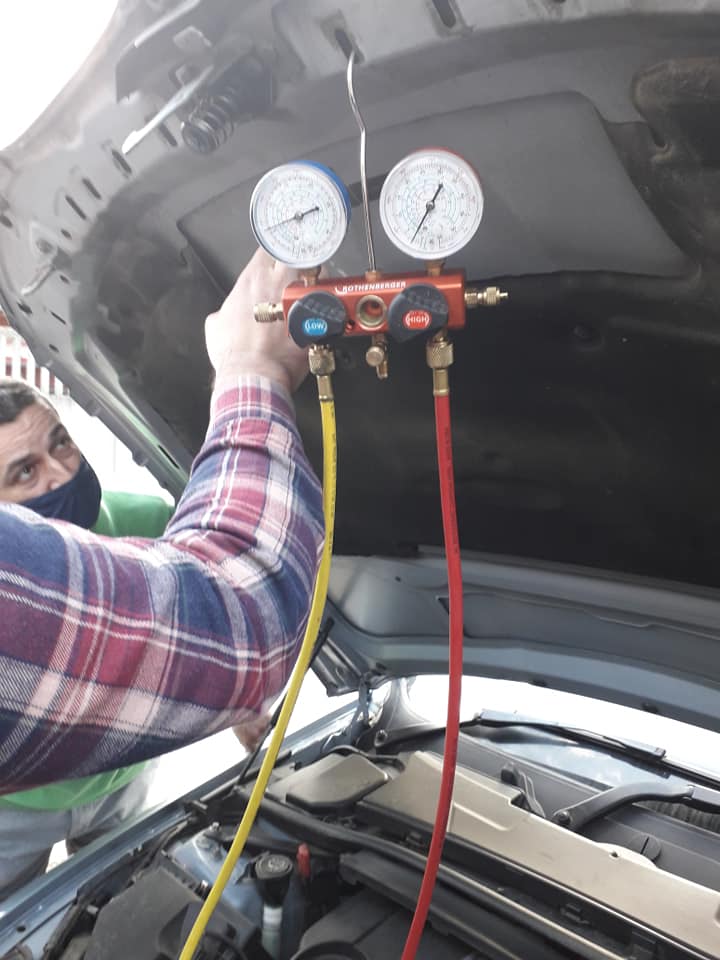 Practica aer conditionat auto freon R134A.jpg