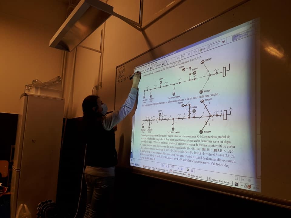 casa de vacanta alimentata din curent de la sistemul fotovoltaic.jpg