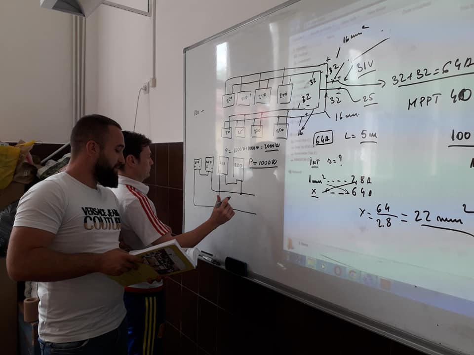 doua siruri de panouri ftv.jpg