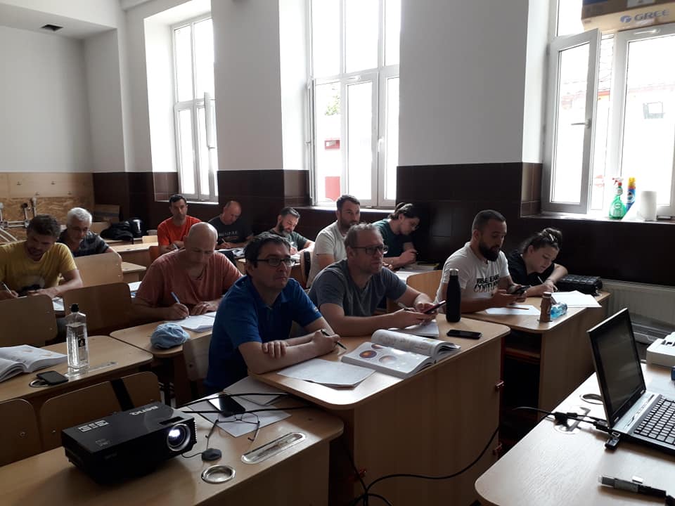 din sala de curs.jpg