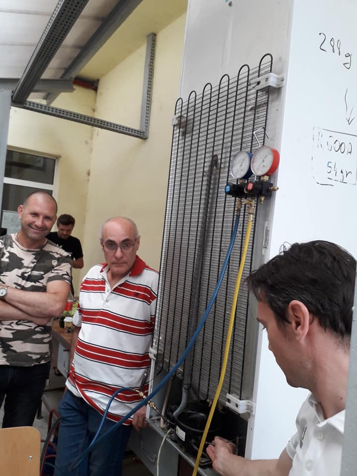 reparatie frigider.jpg