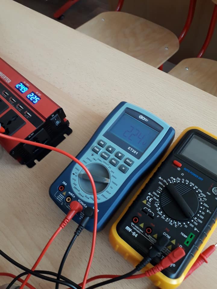 vizualizare la osciloscop sinusoida inverter.jpg